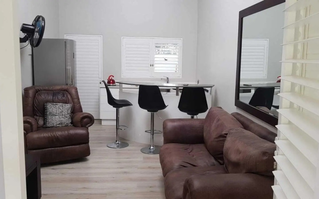 Umhlanga Lodge -No children