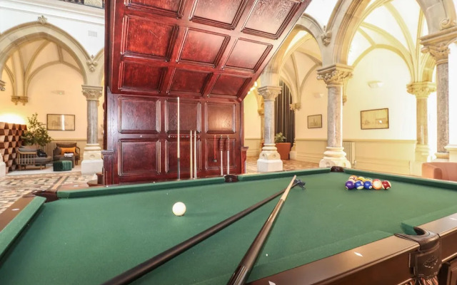 William Tower Suite Stone Cross Mansion