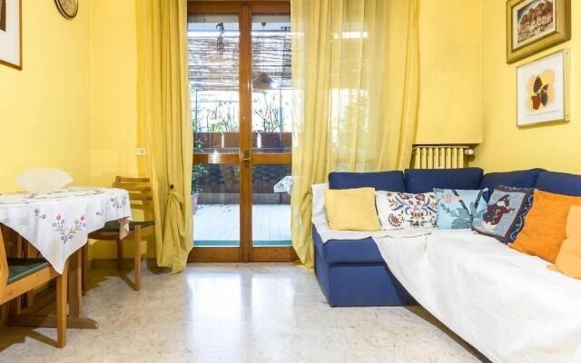 JOIVY Quiet Apt w Terrace in Beautiful Area