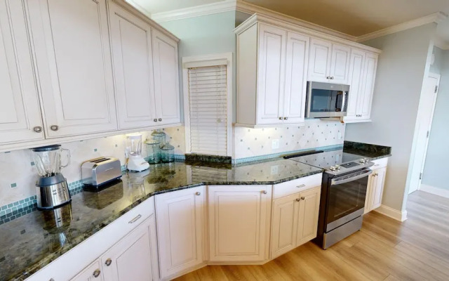 East Pass Towers 304 3 Bedroom Condo by RedAwning