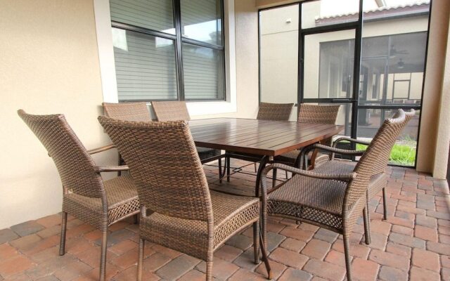 1405 Thunderbird Road