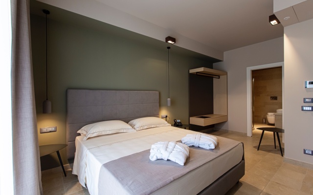 Charme Simon Bolivar