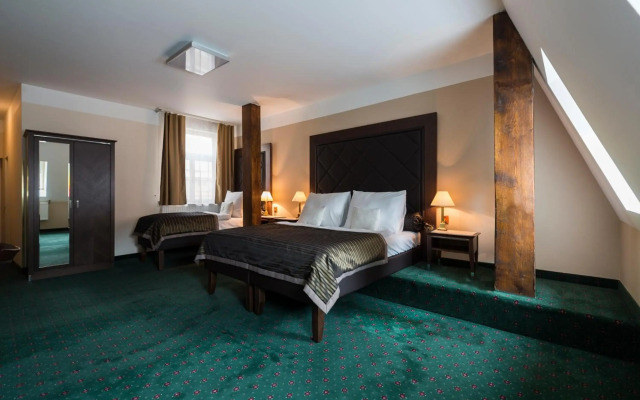 William Sivek Hotels