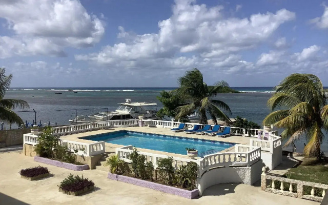 Cariblue Beach Hotel And Scuba Diving Resort