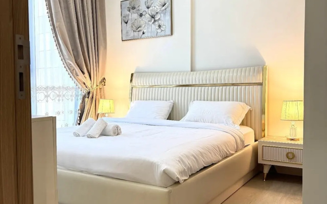 Tranquil 1BR Escape With Pool View in Meydan