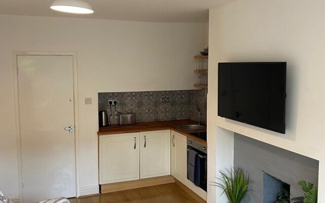 Remarkable Apartment in Oxton With Outside Space