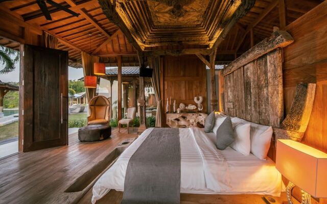 Palatial Wooden Villa, 4br, Lovina