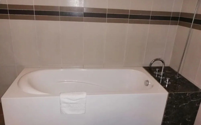 White Palace Thai Binh Hotel 1