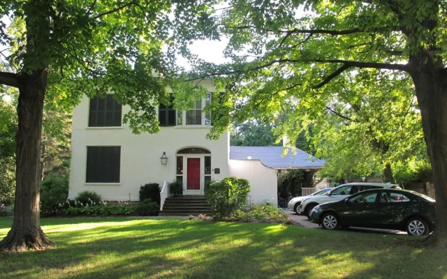 Historic Lyons House