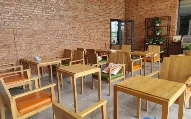 Rhino Spring Villa Hotel