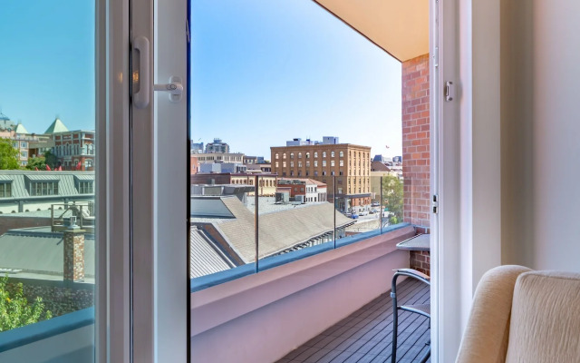 Victoria Regent Waterfront Hotel & Suites