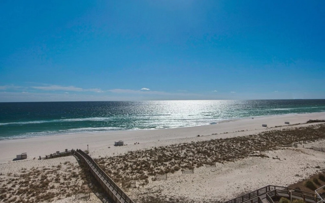 Sea Esta 3 Bedroom Condo by RedAwning