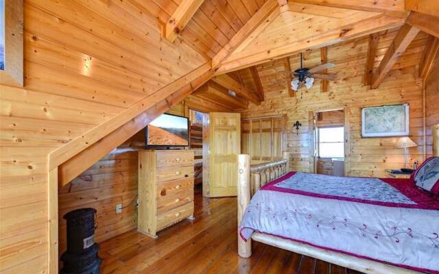 Mountaintop Lodge - Eight Bedroom Cabin