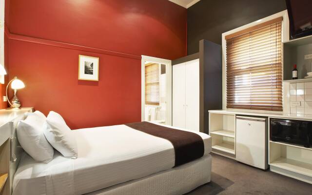 Tolarno Hotel