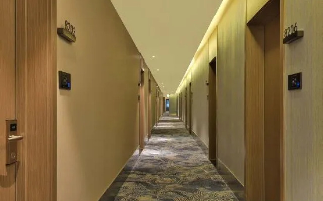 Orange Hotel (Shanghai Jiaotong University, Jiangchuan Road Metro Station)