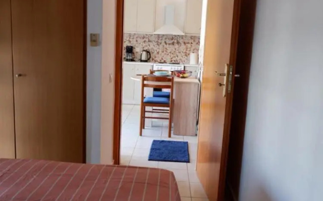 Quiet apartment with easy access to attractions.