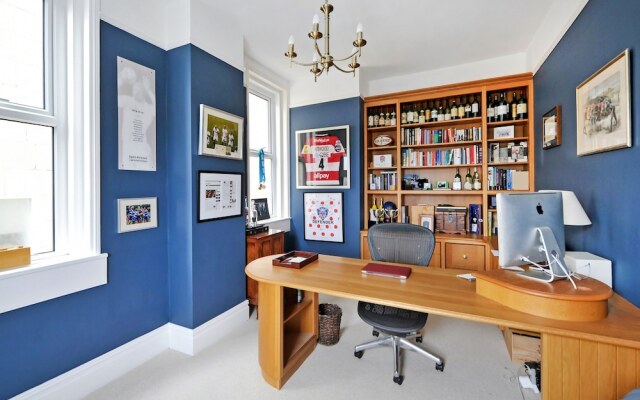 6 Bedroom Edwardian House in Bath