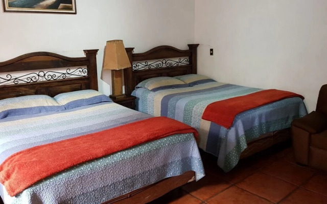 La Casa De La Alameda