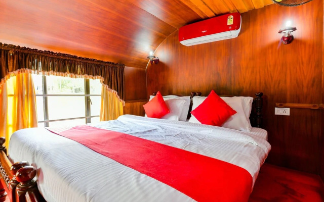 OYO 24291 HouseBoat Indraprastham Green House 1bhk