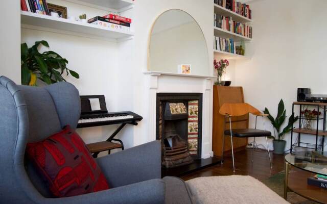Artistic Modern 1 Bedroom Flat in Clapton
