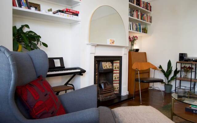 Artistic Modern 1 Bedroom Flat In Clapton