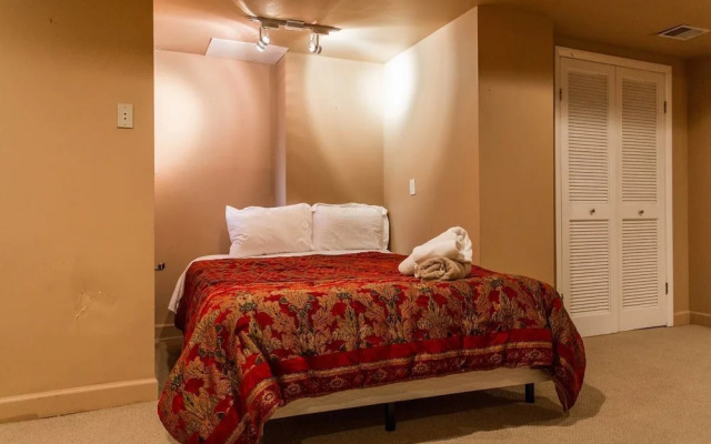 Safe Spacious Mansion Indowntown