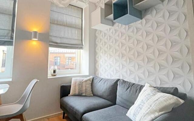 Comfortable 1 BD Old Town Apartment by Hostlovers