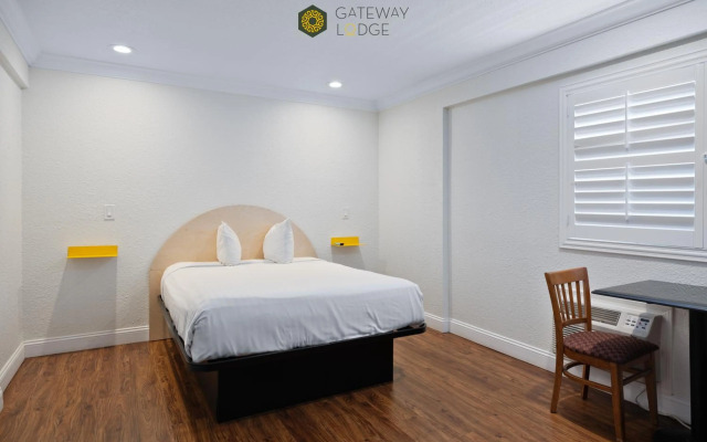 Gateway Thunderbird Motel