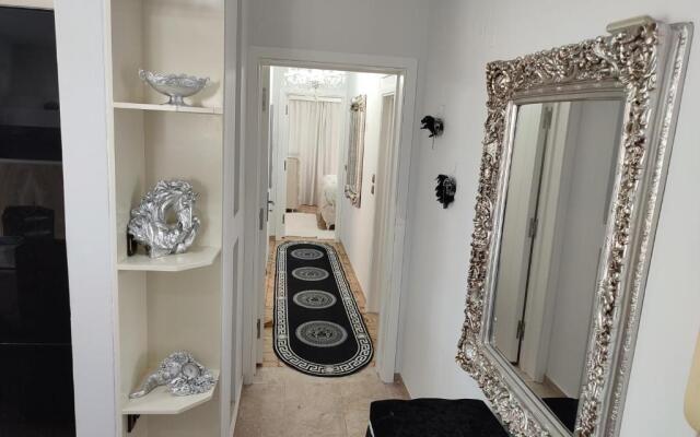 Ixian House Apartment
