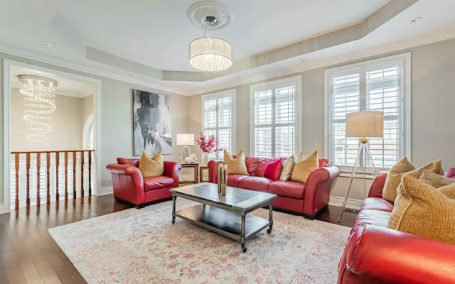 Luxury Villa - Mississauga Square One