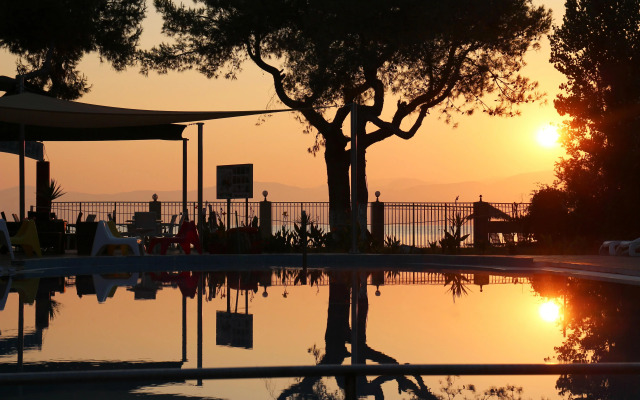 Koulouris Beach Hotel