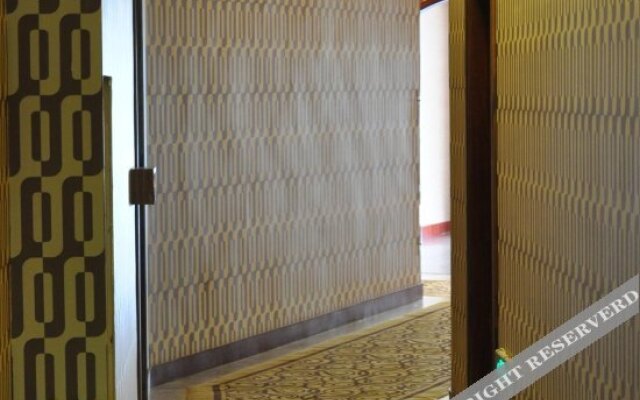 Xiaodongmen Holiday Business Hotel