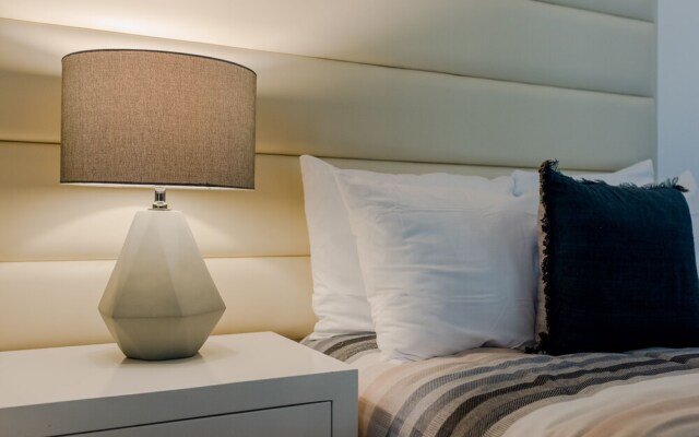 Luxury Penthouse with Hot Tub & Rooftop