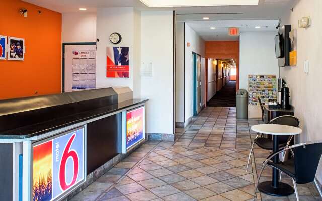 Motel 6 Seymour, IN - North