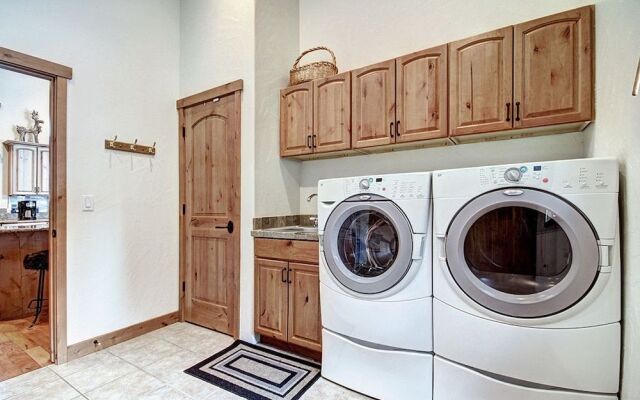 Pine Needle Lodge 5 Bedroom Home by RedAwning