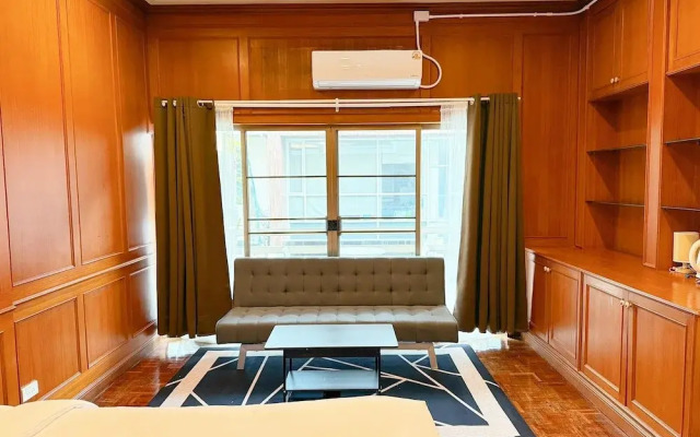 Stay On Sukhumvit 11