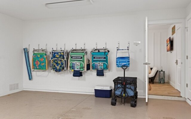 Splash Of Lime 3 Bedroom Home by RedAwning