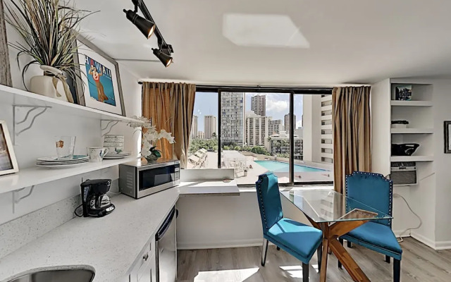 Hawaiian Monarch 805 Condo by RedAwning