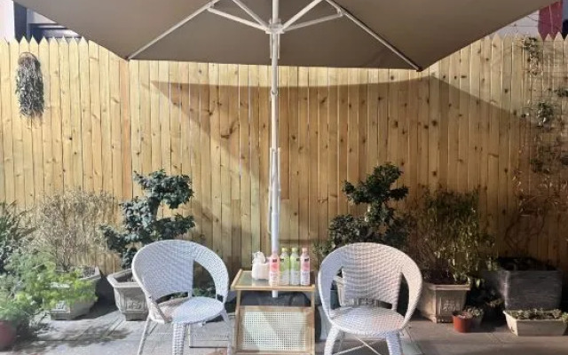 On the wind and cloud inn