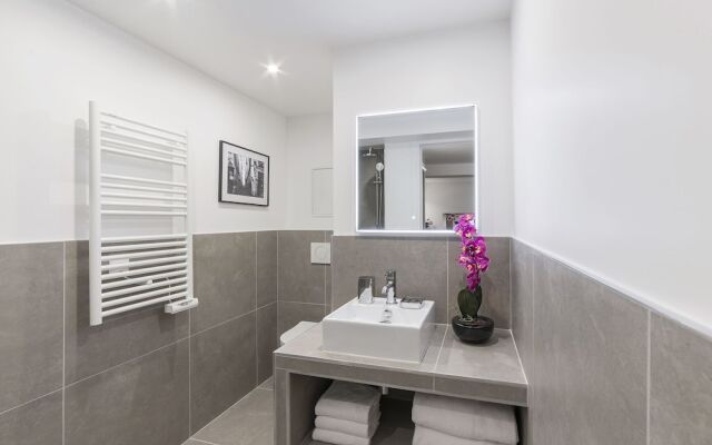 LUX 3BDR Arc de Triomphe I by Livinparis