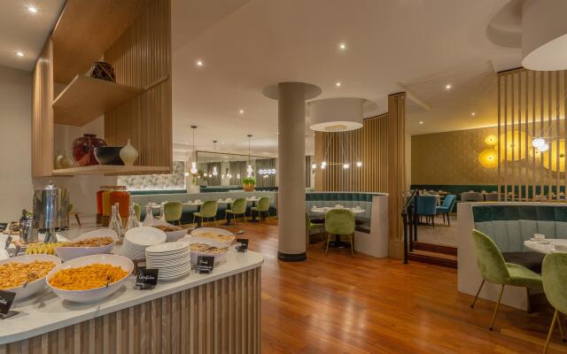 Crowne Plaza Dublin Airport by IHG