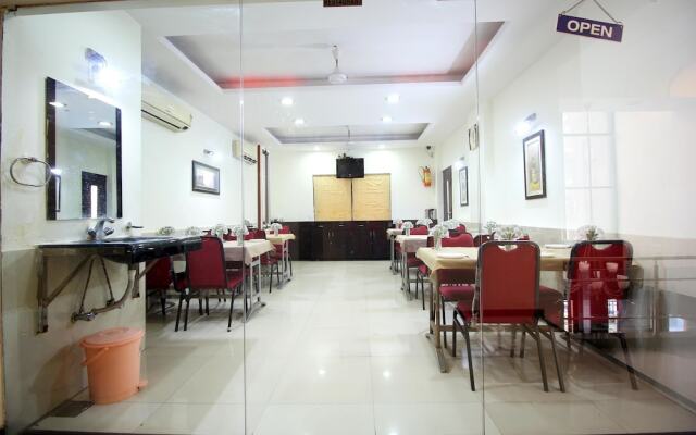 OYO 900 Marshall The Grand Hotel