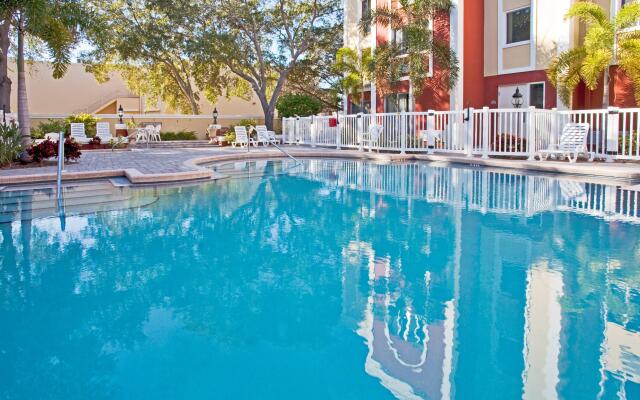 Holiday Inn Express & Suites Bradenton West by IHG