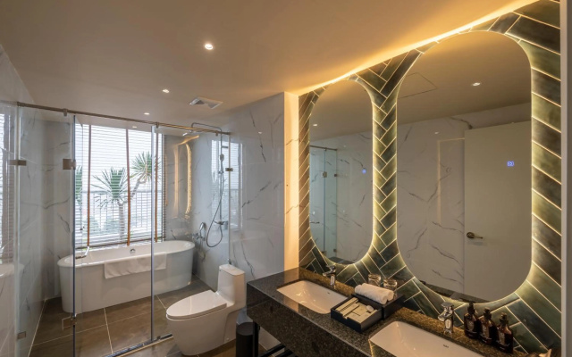 La Vela Hue Hotel – Bathroom – Hue
