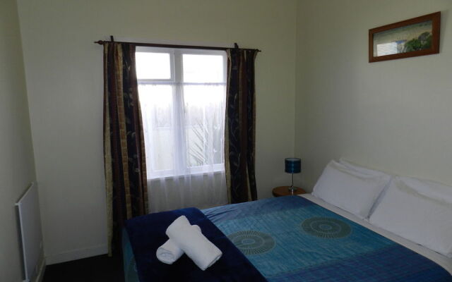 YHA Motueka Laughing Kiwi Backpackers & Self Contained Bach