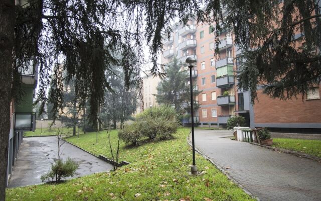 Sweet Flat near Metro Stop