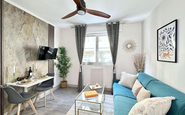1601B - Studio near Champs Elysées