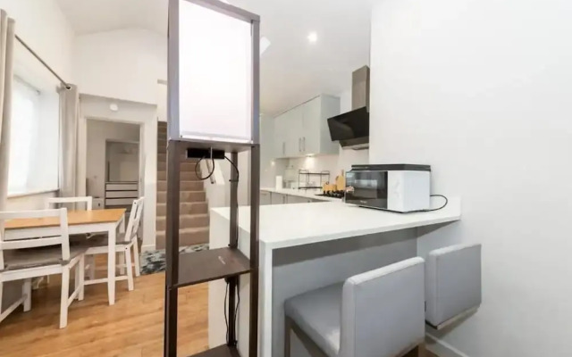 2-bed House in Reading-near Town-sleeps 4