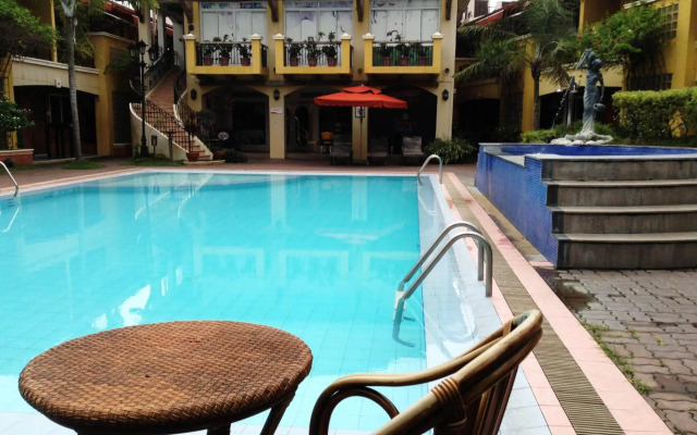 Crown Regency Residences Davao Hotel