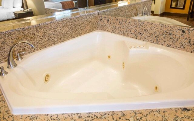 Comfort Suites